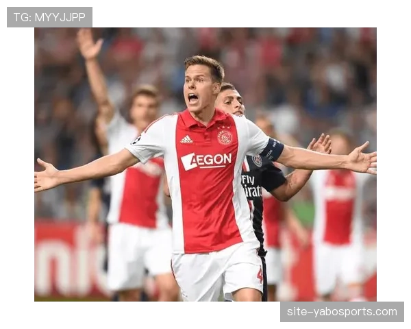 赫拉克勒斯球迷组织持续支持 期待球队上演保级奇迹